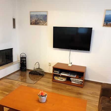 Apartman Slavkov Home & Parking Нова Лесна Екстер'єр фото
