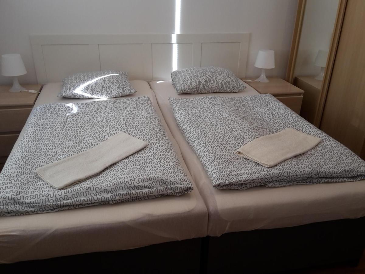 Apartman Slavkov Home & Parking Нова Лесна Екстер'єр фото