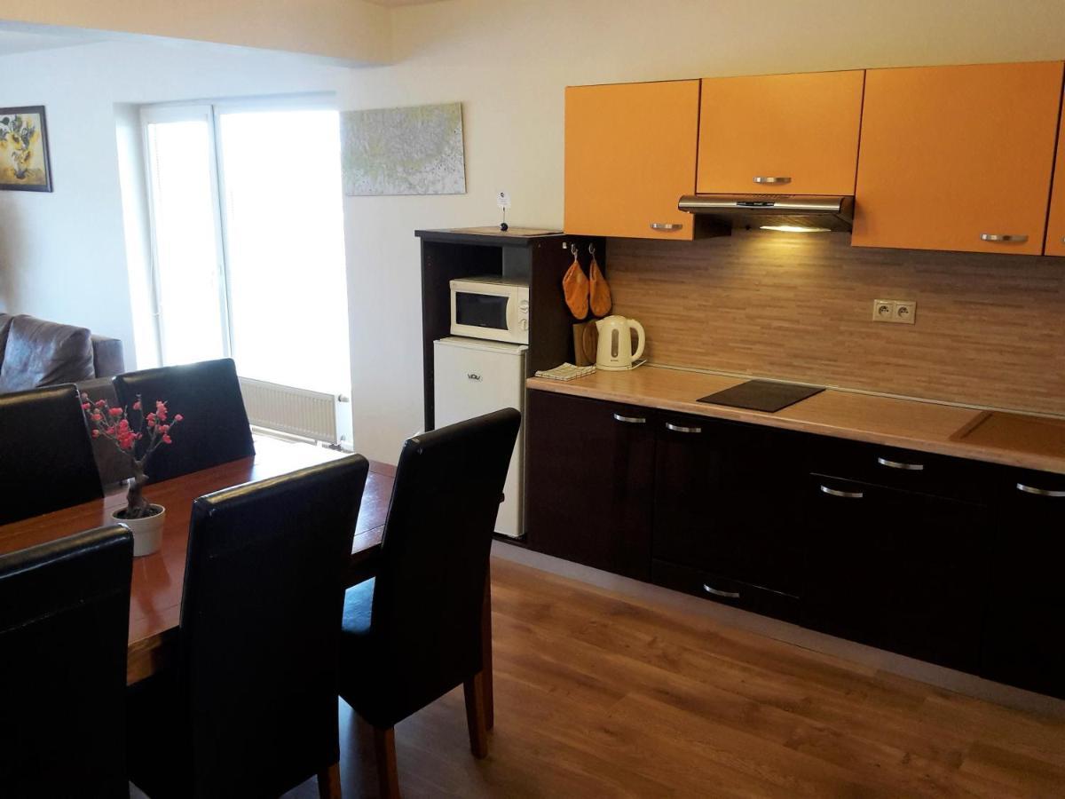 Apartman Slavkov Home & Parking Нова Лесна Екстер'єр фото