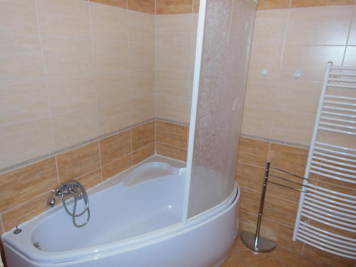 Apartman Slavkov Home & Parking Нова Лесна Екстер'єр фото