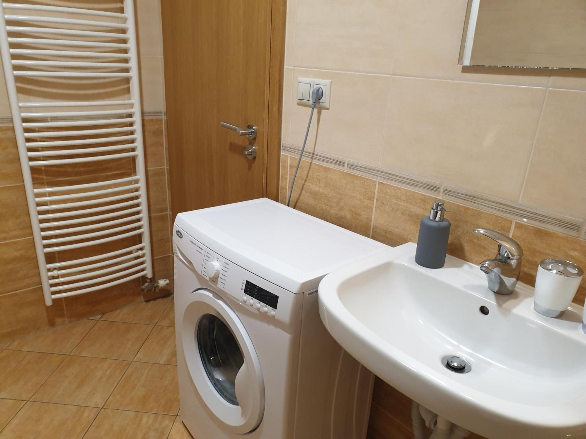 Apartman Slavkov Home & Parking Нова Лесна Екстер'єр фото