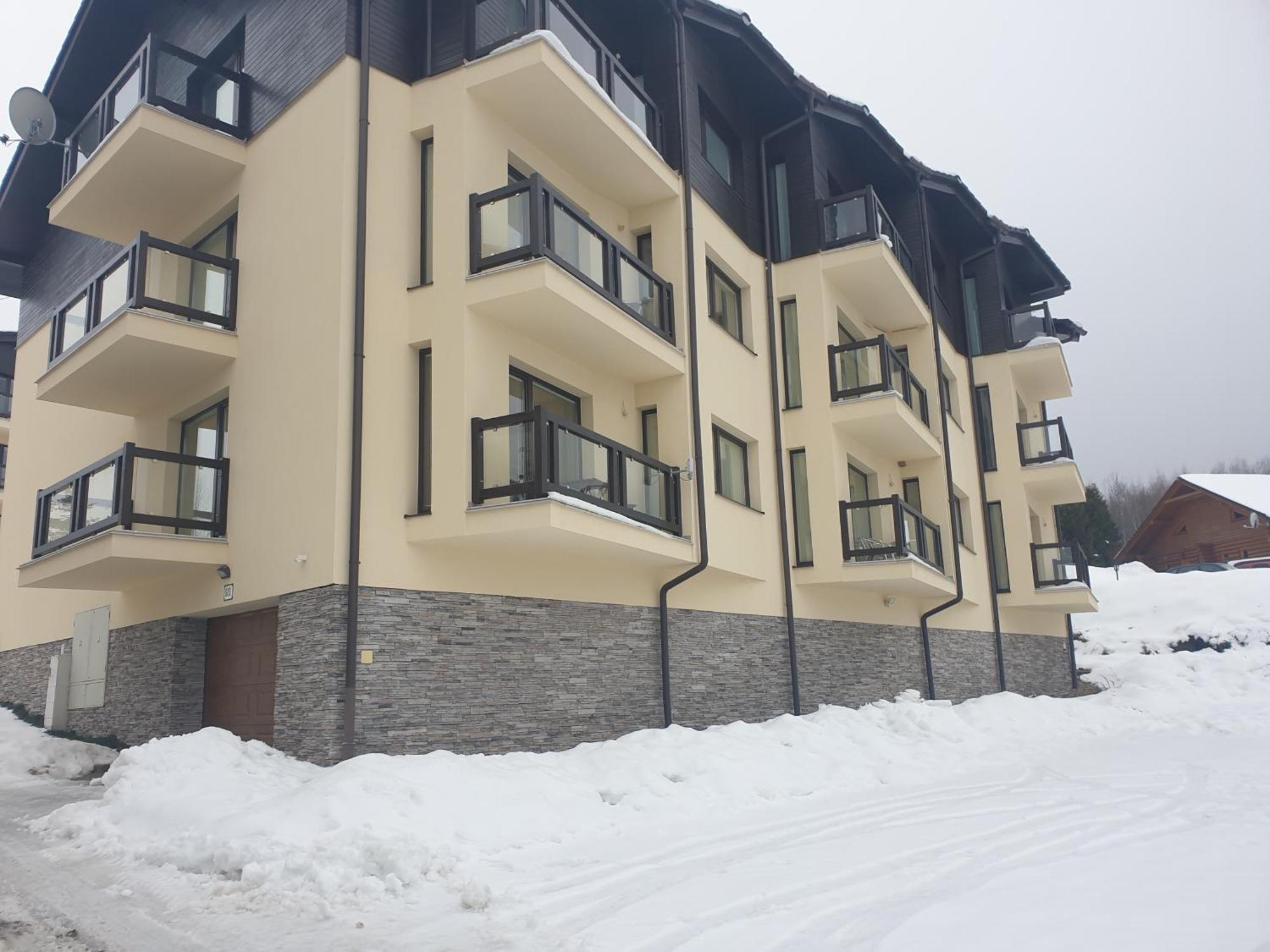 Apartman Slavkov Home & Parking Нова Лесна Екстер'єр фото