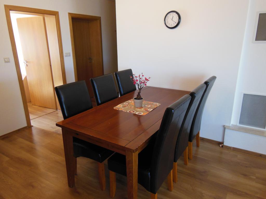 Apartman Slavkov Home & Parking Нова Лесна Екстер'єр фото