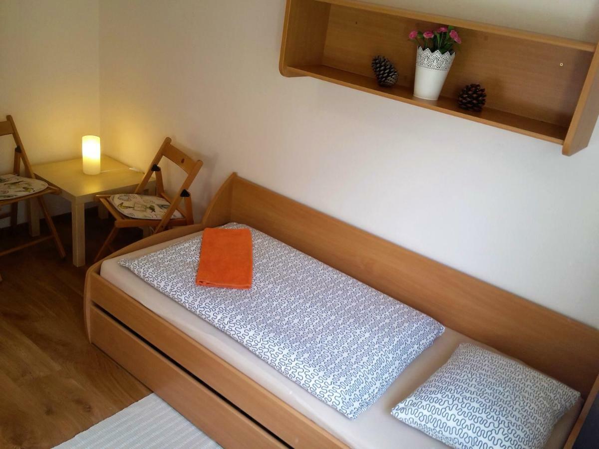 Apartman Slavkov Home & Parking Нова Лесна Екстер'єр фото