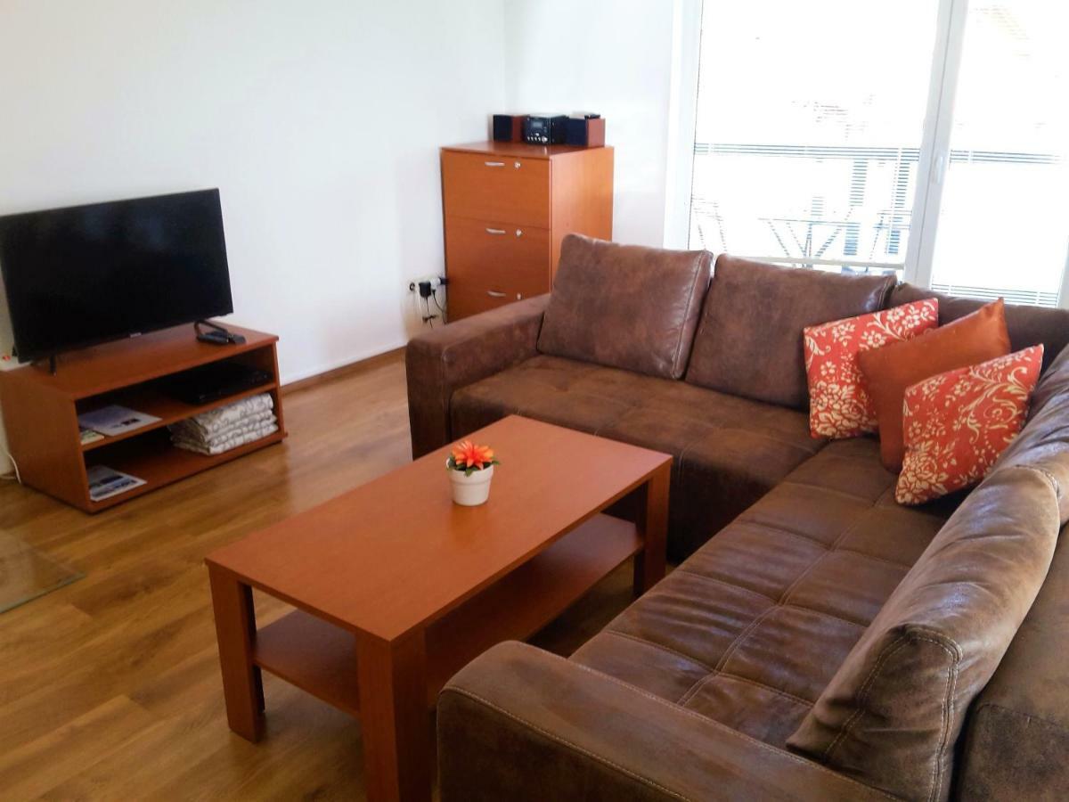 Apartman Slavkov Home & Parking Нова Лесна Екстер'єр фото